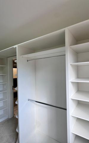 Casa à venda com 600m², 4 quartos e 7 vagas Casa à venda com 600m², 4 quartos e 7 vagasSuíte 1 - Closet
