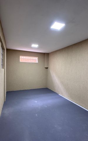 Casa à venda com 600m², 4 quartos e 7 vagas Casa à venda com 600m², 4 quartos e 7 vagasGaragem - Quarto 1