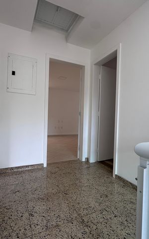 Casa à venda com 600m², 4 quartos e 7 vagas Casa à venda com 600m², 4 quartos e 7 vagasHall Íntimo