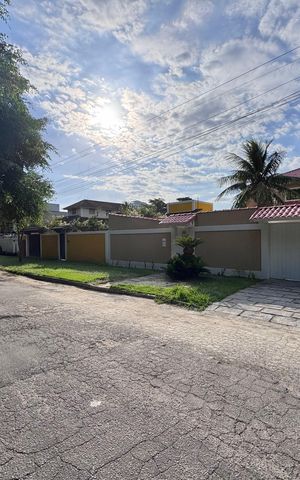 Casa à venda com 600m², 4 quartos e 7 vagas Casa à venda com 600m², 4 quartos e 7 vagasFachada