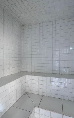 Casa à venda com 600m², 4 quartos e 7 vagas Casa à venda com 600m², 4 quartos e 7 vagasÁrea externa - Sauna