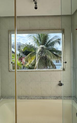 Casa à venda com 600m², 4 quartos e 7 vagas Casa à venda com 600m², 4 quartos e 7 vagasSuíte 3 - Banheiro