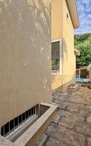 Casa à venda com 600m², 4 quartos e 7 vagas Casa à venda com 600m², 4 quartos e 7 vagasÁrea externa