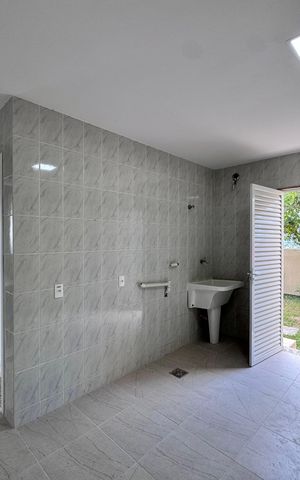 Casa à venda com 600m², 4 quartos e 7 vagas Casa à venda com 600m², 4 quartos e 7 vagasÁrea de Serviço