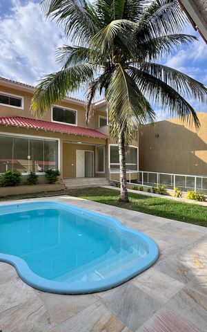 Casa à venda com 600m², 4 quartos e 7 vagas Casa à venda com 600m², 4 quartos e 7 vagasÁrea externa