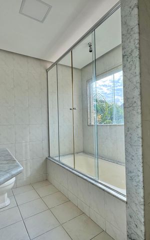 Casa à venda com 600m², 4 quartos e 7 vagas Casa à venda com 600m², 4 quartos e 7 vagasSuíte 3 - Banheiro