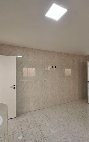 Casa à venda com 600m², 4 quartos e 7 vagas Casa à venda com 600m², 4 quartos e 7 vagasSuíte 1 - Banheiro