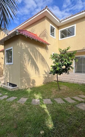 Casa à venda com 600m², 4 quartos e 7 vagas Casa à venda com 600m², 4 quartos e 7 vagasÁrea externa