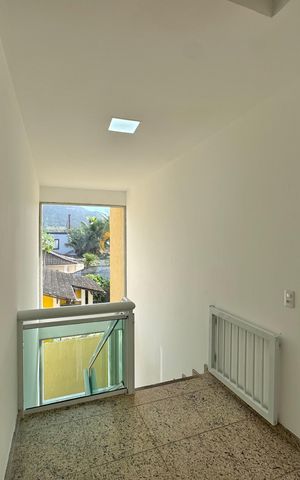 Casa à venda com 600m², 4 quartos e 7 vagas Casa à venda com 600m², 4 quartos e 7 vagasCorredor