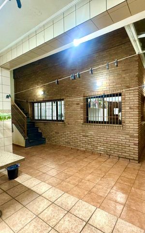 Casa à venda com 230m², 4 quartos e 4 vagas Casa à venda com 230m², 4 quartos e 4 vagasQuintal