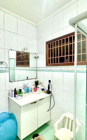 Casa à venda com 230m², 4 quartos e 4 vagas Casa à venda com 230m², 4 quartos e 4 vagasBanheiro 1