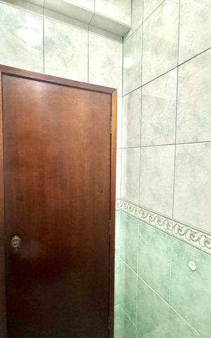 Casa à venda com 230m², 4 quartos e 4 vagas Casa à venda com 230m², 4 quartos e 4 vagasBanheiro 2