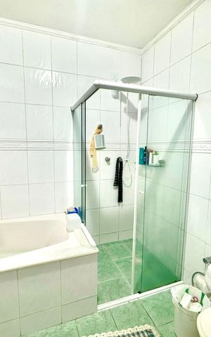 Casa à venda com 230m², 4 quartos e 4 vagas Casa à venda com 230m², 4 quartos e 4 vagasBanheiro da Suíte