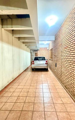 Casa à venda com 230m², 4 quartos e 4 vagas Casa à venda com 230m², 4 quartos e 4 vagasGaragem