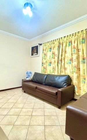 Casa à venda com 230m², 4 quartos e 4 vagas Casa à venda com 230m², 4 quartos e 4 vagasSala 1