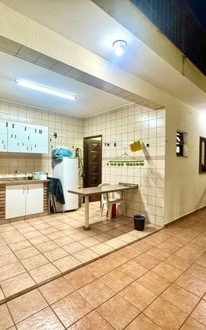 Casa à venda com 230m², 4 quartos e 4 vagas Casa à venda com 230m², 4 quartos e 4 vagasQuintal
