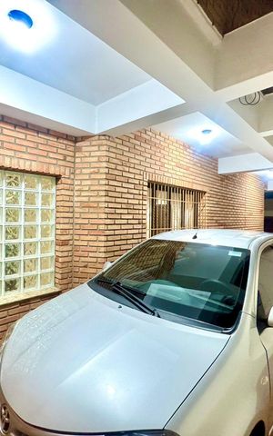Casa à venda com 230m², 4 quartos e 4 vagas Casa à venda com 230m², 4 quartos e 4 vagasGaragem