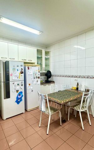 Casa à venda com 230m², 4 quartos e 4 vagas Casa à venda com 230m², 4 quartos e 4 vagasCozinha