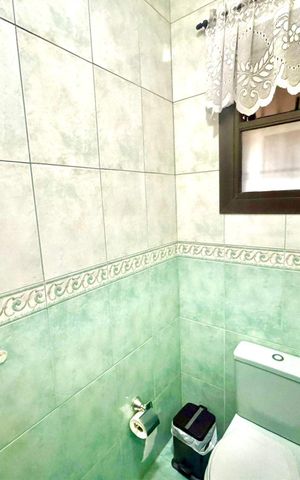 Casa à venda com 230m², 4 quartos e 4 vagas Casa à venda com 230m², 4 quartos e 4 vagasBanheiro 2