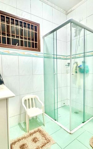 Casa à venda com 230m², 4 quartos e 4 vagas Casa à venda com 230m², 4 quartos e 4 vagasBanheiro 1