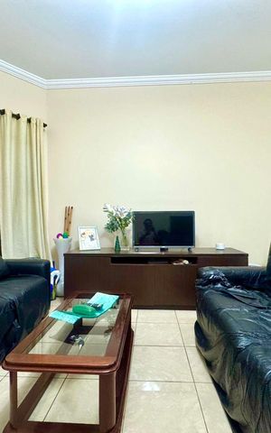 Casa à venda com 230m², 4 quartos e 4 vagas Casa à venda com 230m², 4 quartos e 4 vagasSala