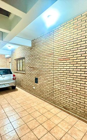 Casa à venda com 230m², 4 quartos e 4 vagas Casa à venda com 230m², 4 quartos e 4 vagasGaragem
