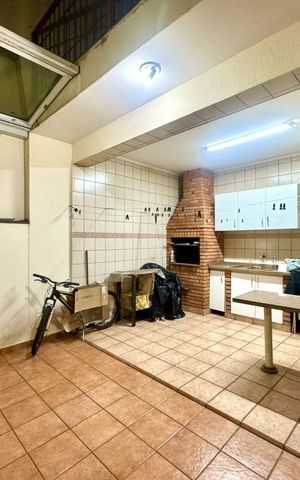 Casa à venda com 230m², 4 quartos e 4 vagas Casa à venda com 230m², 4 quartos e 4 vagasQuintal