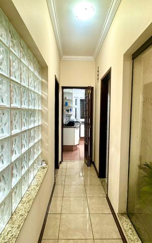 Casa à venda com 230m², 4 quartos e 4 vagas Casa à venda com 230m², 4 quartos e 4 vagasCorredor
