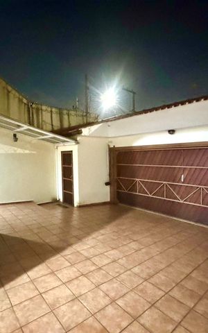 Casa à venda com 230m², 4 quartos e 4 vagas Casa à venda com 230m², 4 quartos e 4 vagasGaragem