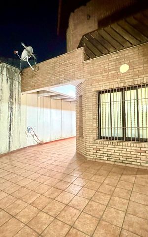 Casa à venda com 230m², 4 quartos e 4 vagas Casa à venda com 230m², 4 quartos e 4 vagasGaragem