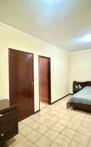 Casa à venda com 230m², 4 quartos e 4 vagas Casa à venda com 230m², 4 quartos e 4 vagasQuarto Suíte