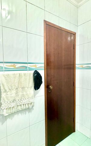 Casa à venda com 230m², 4 quartos e 4 vagas Casa à venda com 230m², 4 quartos e 4 vagasBanheiro 1