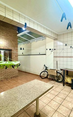 Casa à venda com 230m², 4 quartos e 4 vagas Casa à venda com 230m², 4 quartos e 4 vagasQuintal