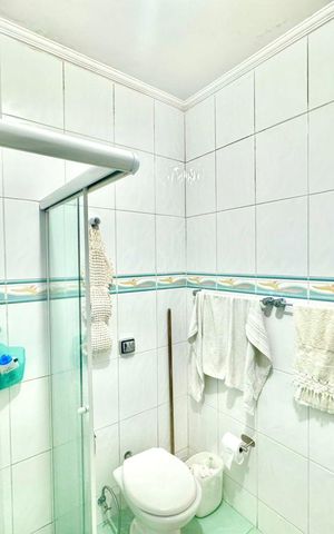 Casa à venda com 230m², 4 quartos e 4 vagas Casa à venda com 230m², 4 quartos e 4 vagasBanheiro 1