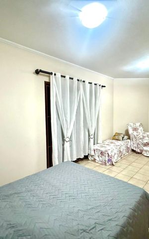 Casa à venda com 230m², 4 quartos e 4 vagas Casa à venda com 230m², 4 quartos e 4 vagasQuarto Suíte