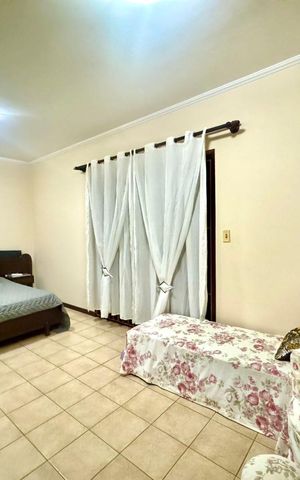Casa à venda com 230m², 4 quartos e 4 vagas Casa à venda com 230m², 4 quartos e 4 vagasQuarto Suíte