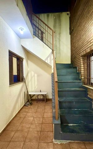 Casa à venda com 230m², 4 quartos e 4 vagas Casa à venda com 230m², 4 quartos e 4 vagasQuintal