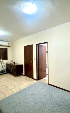 Casa à venda com 230m², 4 quartos e 4 vagas Casa à venda com 230m², 4 quartos e 4 vagasQuarto Suíte