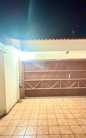 Casa à venda com 230m², 4 quartos e 4 vagas Casa à venda com 230m², 4 quartos e 4 vagasGaragem