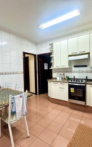 Casa à venda com 230m², 4 quartos e 4 vagas Casa à venda com 230m², 4 quartos e 4 vagasCozinha