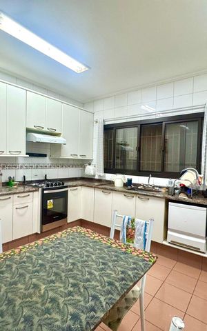 Casa à venda com 230m², 4 quartos e 4 vagas Casa à venda com 230m², 4 quartos e 4 vagasCozinha