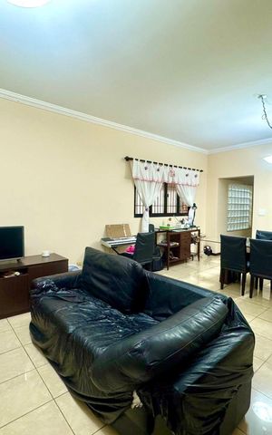 Casa à venda com 230m², 4 quartos e 4 vagas Casa à venda com 230m², 4 quartos e 4 vagasSala
