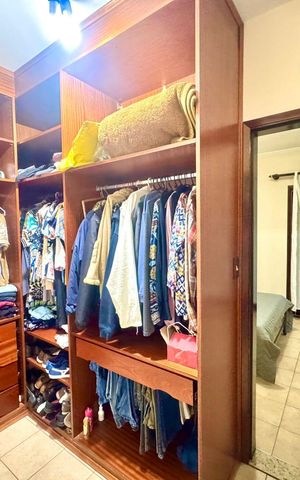 Casa à venda com 230m², 4 quartos e 4 vagas Casa à venda com 230m², 4 quartos e 4 vagasCloset da suíte