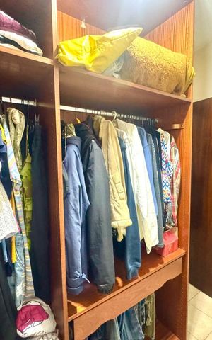 Casa à venda com 230m², 4 quartos e 4 vagas Casa à venda com 230m², 4 quartos e 4 vagasCloset da suíte