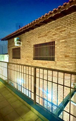 Casa à venda com 230m², 4 quartos e 4 vagas Casa à venda com 230m², 4 quartos e 4 vagasQuintal