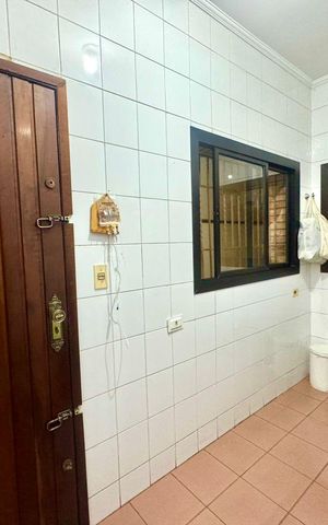 Casa à venda com 230m², 4 quartos e 4 vagas Casa à venda com 230m², 4 quartos e 4 vagasÁrea de Serviço