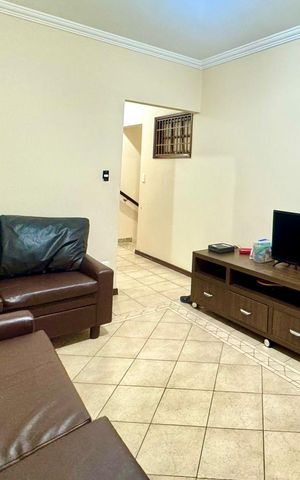 Casa à venda com 230m², 4 quartos e 4 vagas Casa à venda com 230m², 4 quartos e 4 vagasSala 1