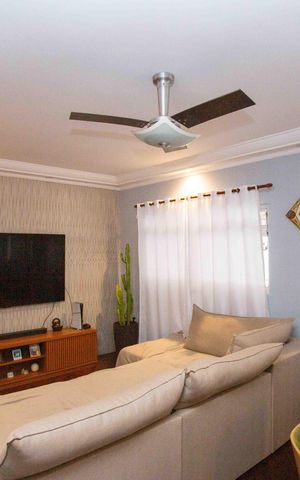 Casa à venda com 145m², 3 quartos e 3 vagasSala de TV
