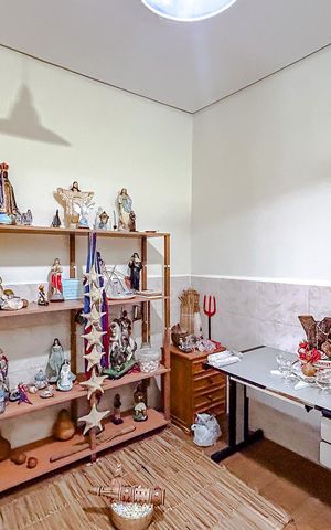 Casa à venda com 217m², 4 quartos e 2 vagasCasa 2