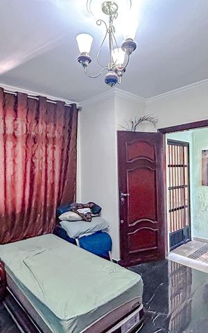 Casa à venda com 217m², 4 quartos e 2 vagasSala